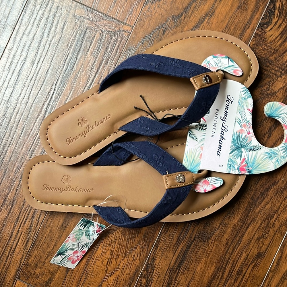 Tommy Bahama NWT flip flops size 9